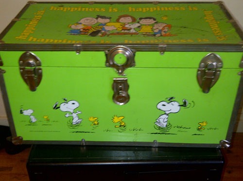 Click to View Peanuts Gang Steamer Trunk
