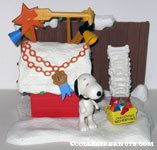 Snoopy & his Doghouse Christmas playset