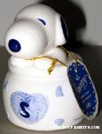 Snoopy peaking out of jar Bank