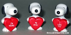 Snoopy holding heart Figurines