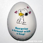 Snoopy Hugging Woodstock 'Surprise a friend with a hug' Egg Figurine