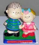 Linus and Sally holding hands Figurescene