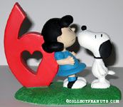 Snoopy kissing Lucy