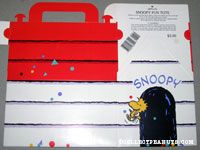 Snoopy Fun Tote doghouse shaped gift box 