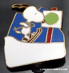 Snoopy skiing on Hill with circle flag Pin