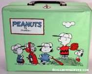 Peanuts Gang on pitcher's mound and Charlie Brown flying kite Green Lunch Box