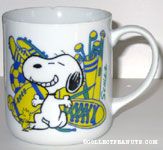Snoopy on knee in front Mug