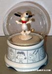 Snoopy dancing in Snowglobe