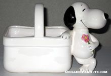 Snoopy holding flower Planter