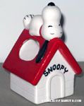 Snoopy laying on doghouse Planter
