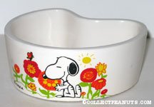 Snoopy smelling flowers kidney-shaped Planter