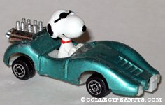 Snoopy Joe Cool in green race car