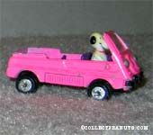 Snoopy in Land Rover