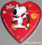 Snoopy holding scissors and gold hearts Valentine's Keychain & Chocolate Container