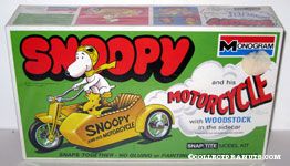 Snoopy and his Motorcycle with Woodstock in the sidecar Snap Tite Model Kit