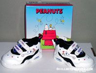 Snoopy playing baseball Kids shoes