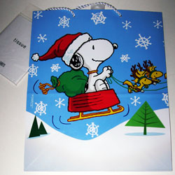 Click to view the Snoopy Christmas Gift Bags