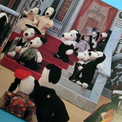 Click to view Snoopy in Fashion