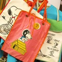 Click to View Peanuts Bags