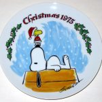 Snoopy on doghouse with Santa Woodstock 1975 Christmas Plate