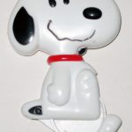 Snoopy sitting with compartment in leg Pin