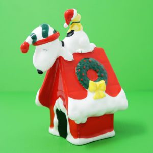 Click to view Snoopy Christmas Plates