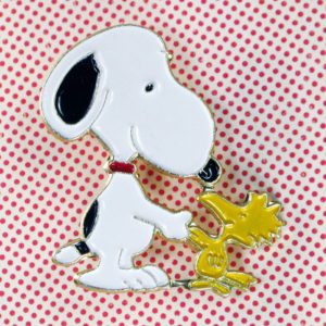 Snoopy & Woodstock shaking hands Pin