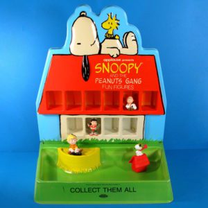 Snoopy Doghouse Display