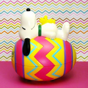 Snoopy on Easter Egg Bank