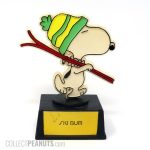 Snoopy carrying skis 'Ski Bum' Trophy