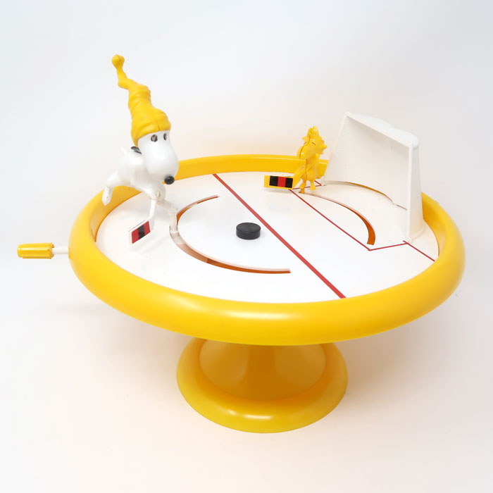 Snoopy Ice Hockey Snap-tite Model