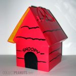 Snoopy's doghouse shaped gift box