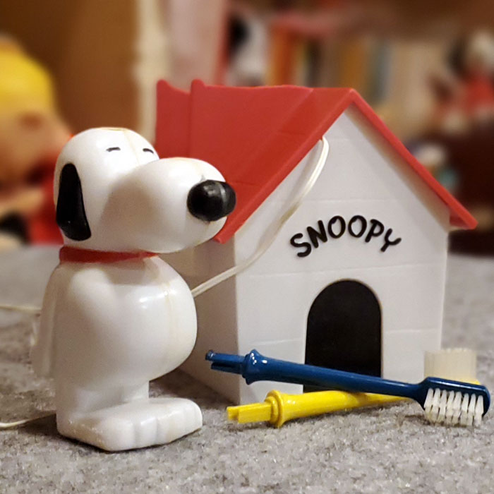 Snoopy Battery Powered Toothbrush by Kenner - CollectPeanuts.com