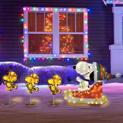 Peanuts yard decor at ProductWorks