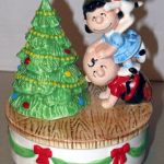 Peanuts Schmid Musical - <a href="https://collectpeanuts.com/home-decor/music-boxes/schmid/">View more...</a> Peanuts Schmid Musical