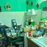 Retro bathroom complete with Retro Snoopy Avon. Retro bathroom complete with Retro Snoopy Avon.