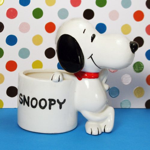 Snoopy leaning on Planter
