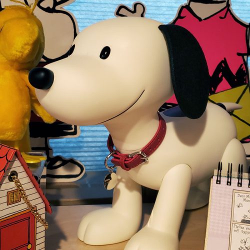 big-snoopy-figurine